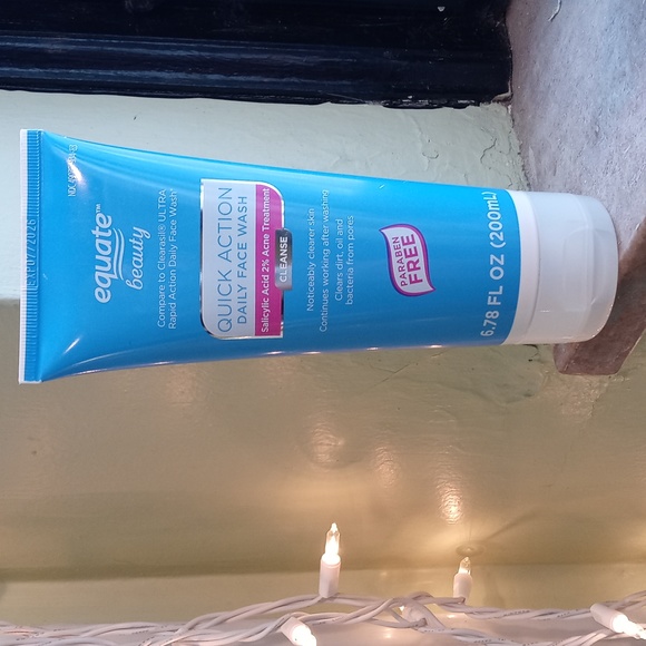 Women's Equate Beauty Quick Action Daily Face Wash cleanser - Picture 1 of 7